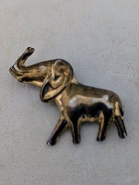 Vintage Coro Elephant Brooch – 1940s Brass/Gold